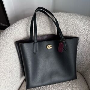 COACH LIKE NEW LEATHER BLACK TOTE PURSE